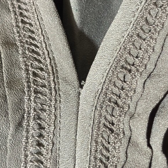 Banana Republic XS Olive Green dress long sleeve, tiny fraying at neck, see pic - Picture 3 of 7